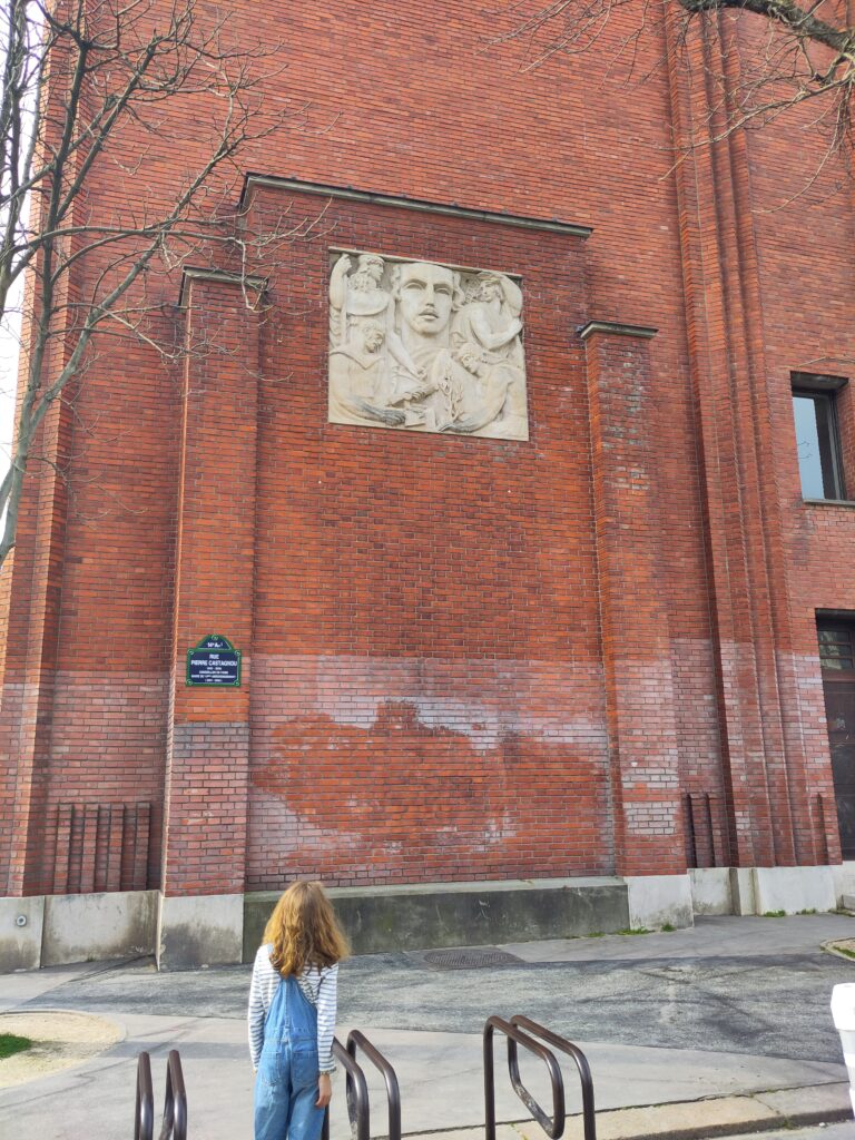 Mairie 14e bas-relief